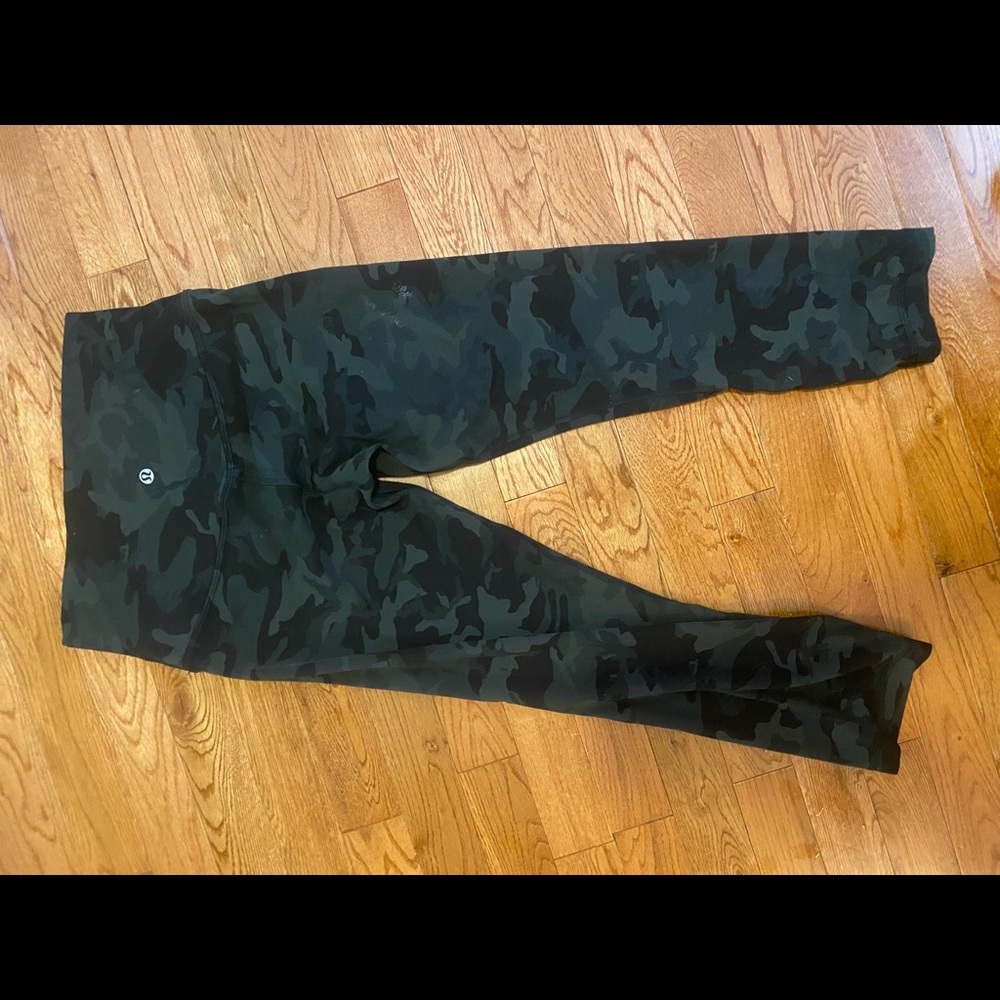 LULU CROP ALIGNS SIZE 6